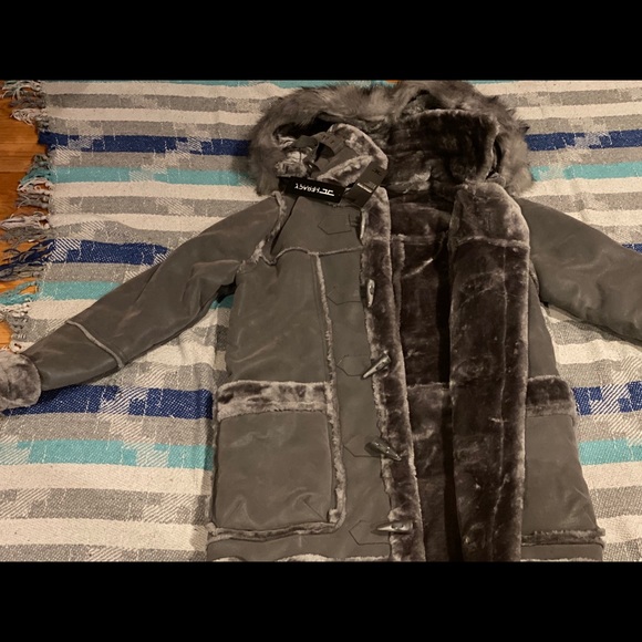 Brand new woman’s super warm Shirlen 🧥 - Picture 3 of 4